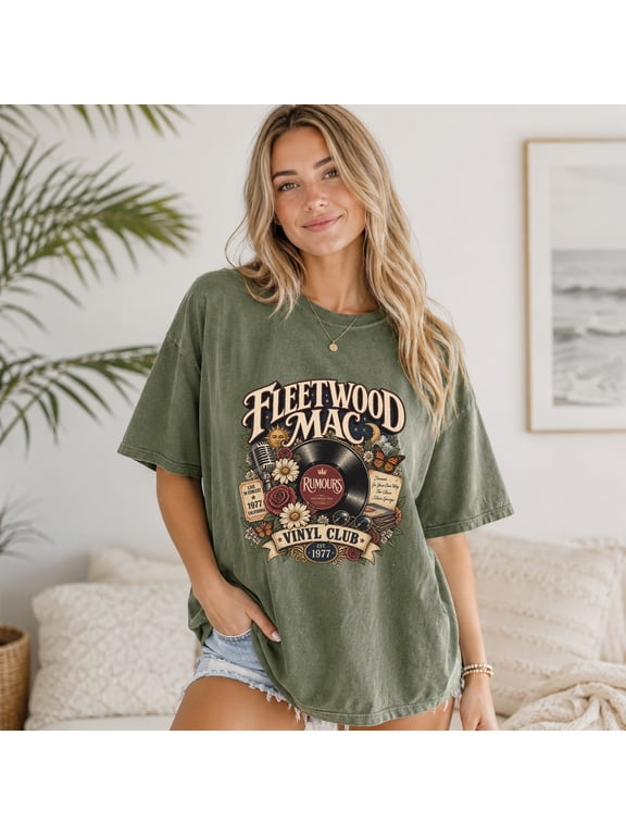 Desert Dreams Fleetwood Mac Graphic T-Shirt – Vintage Southwest Sunset Print, Retro Cactus Cowboy Boot Design Oversized Tee, Moss Green Size L