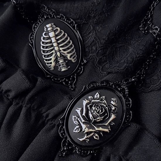 Design Gothic Black Rose Pendant Necklace
