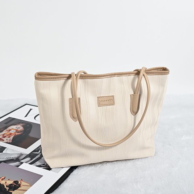 Design Sense Large Capacity Bag Women‘s Spring/Summer 2024 Commuter