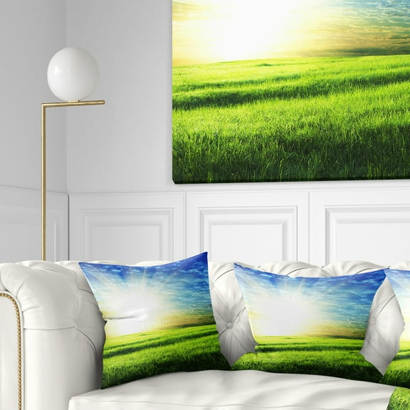 Designart 16" x 16" Green Polyester Throw Pillow