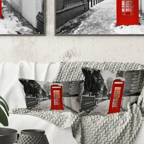 Designart 16" x 16" Red Polyester Throw Pillow