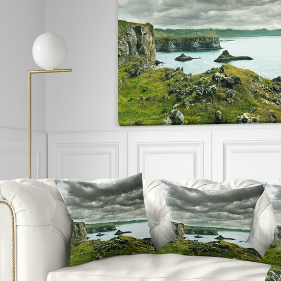 Designart 18" x 18" Green Polyester Throw Pillow