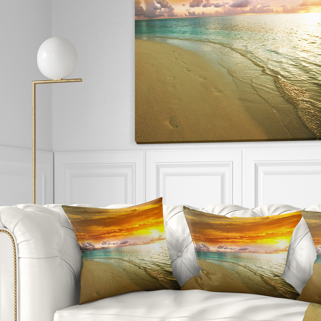 Designart 18" x 18" Sea & Shore Polyester Throw Pillow