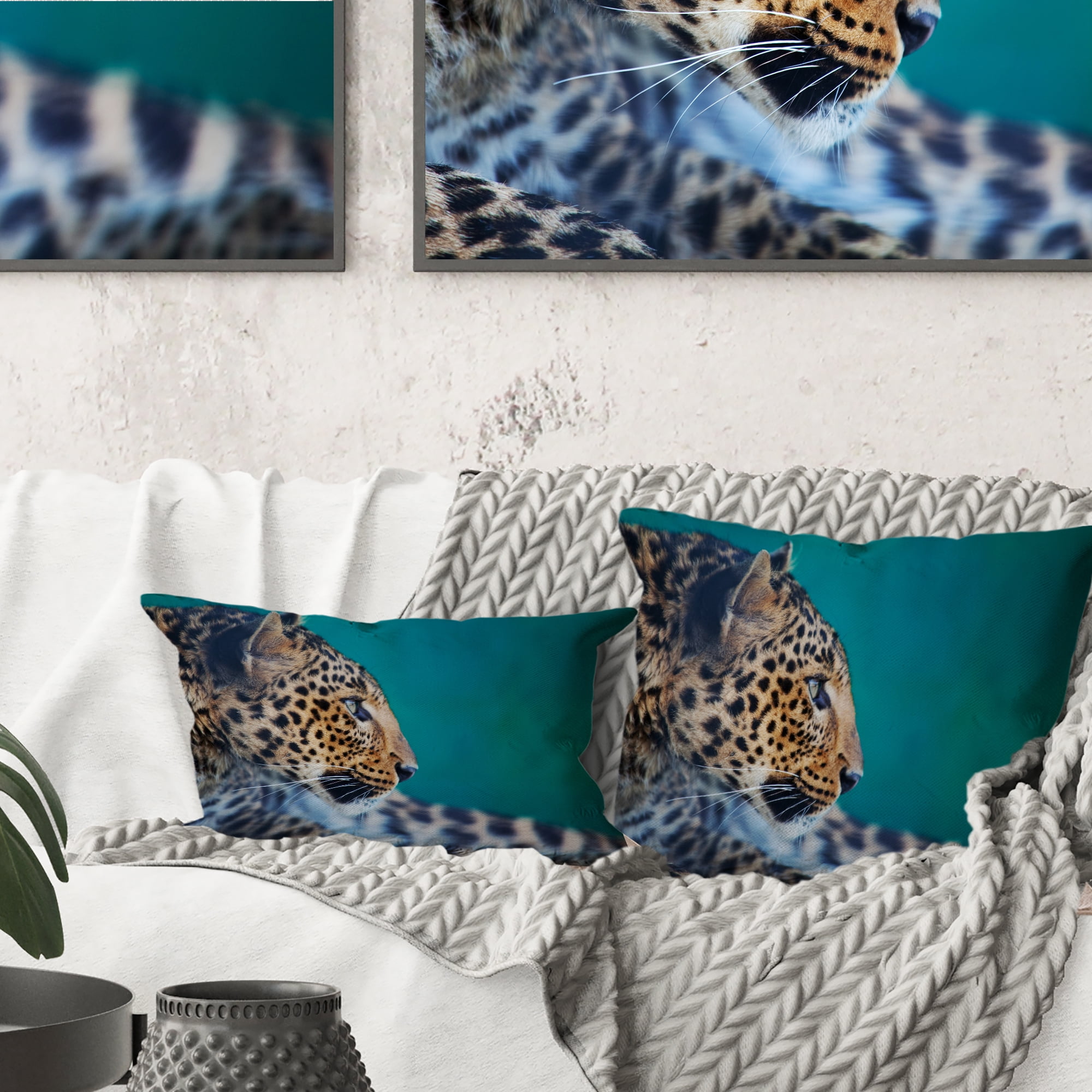 Designart 18" x 18" White Polyester Throw Pillow