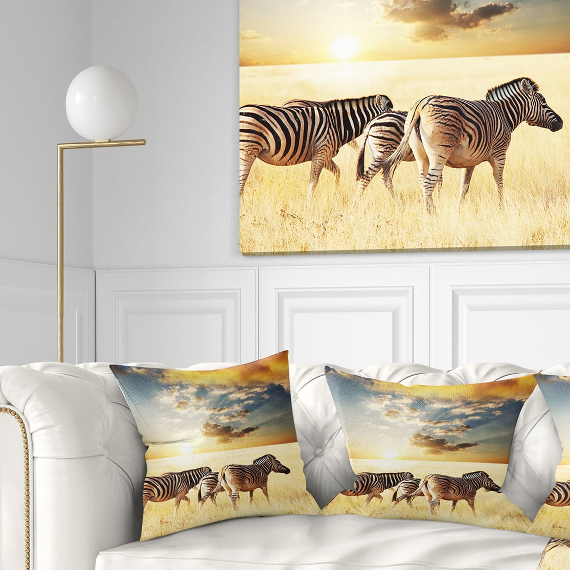 Designart 18" x 18" White Polyester Throw Pillow
