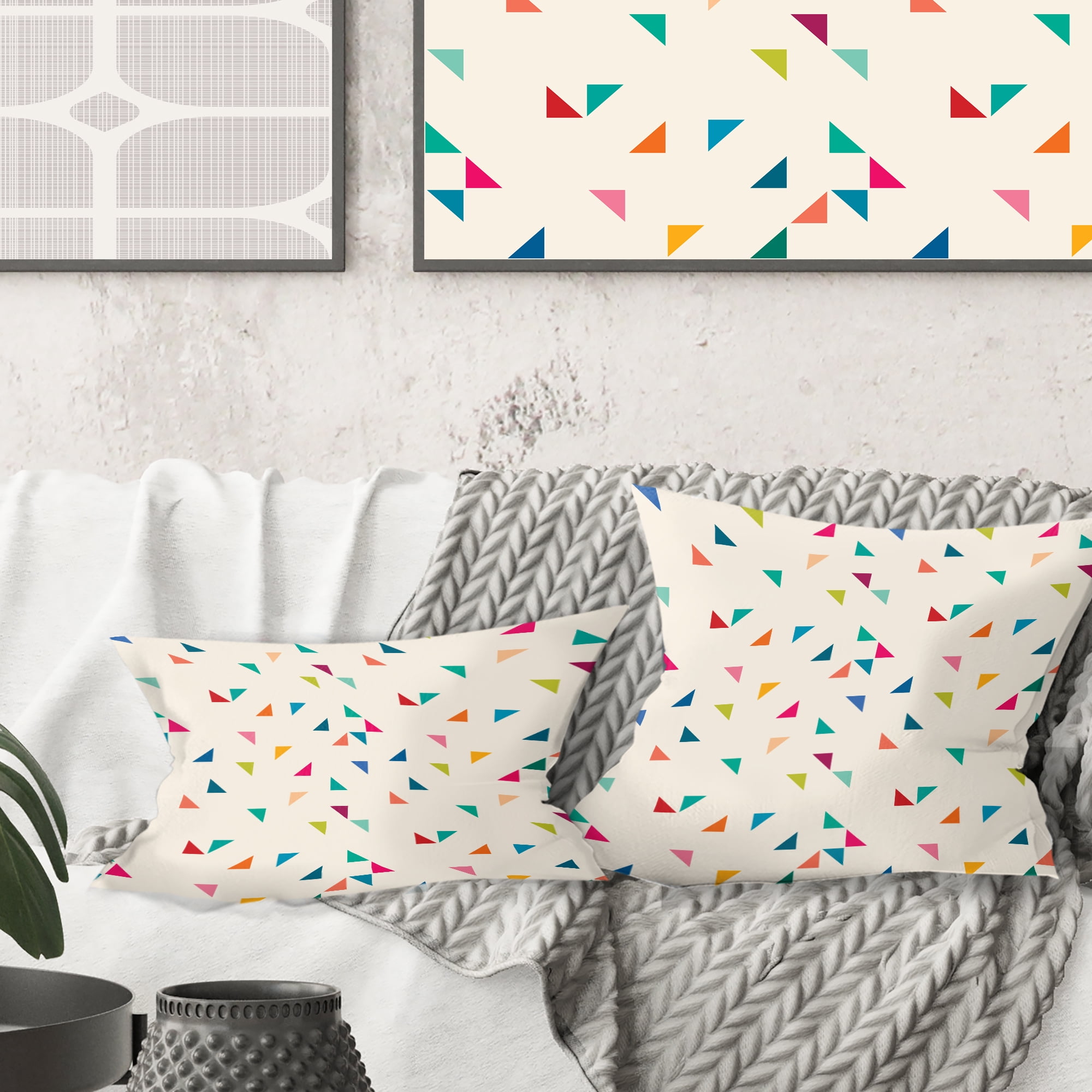Designart Abstract Triangular Retro Pattern I' Mid-Century Modern Throw Pillow - 18x18