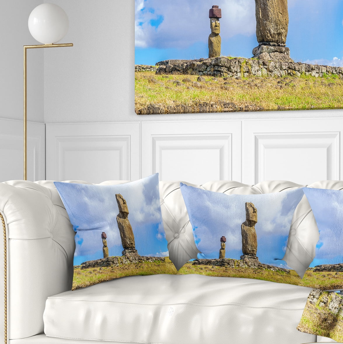 Designart Ahu Tahai and Ahu Ko Te Riku - Landscape Photo Throw Pillow - 18x18