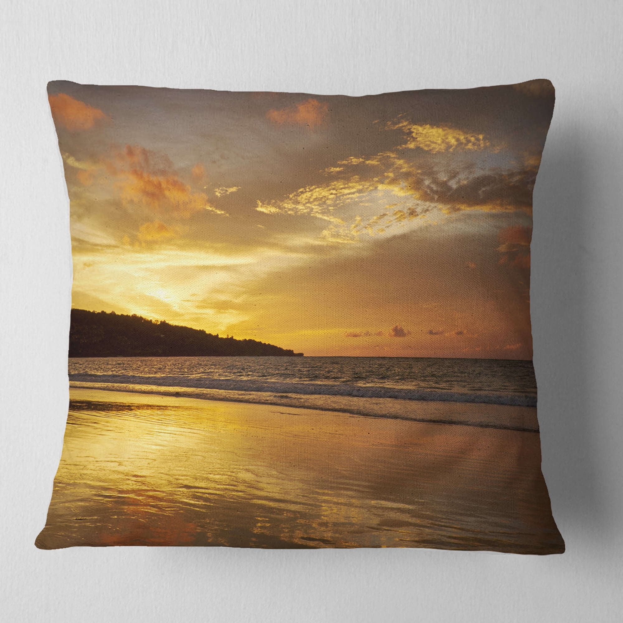 Designart Amazing Beach with Beautiful Breaking Waves - Modern Beach Throw Pillow - 18x18