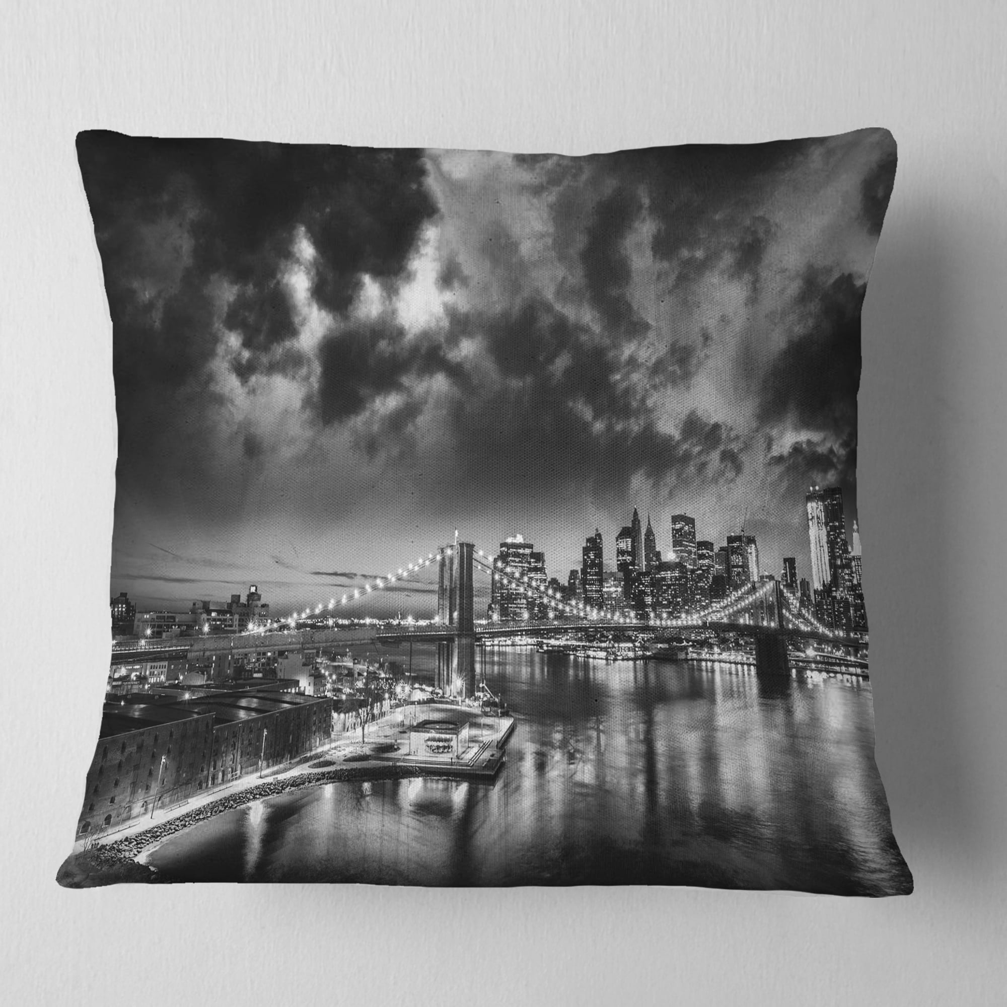 Designart Amazing Night in New York City - Cityscape Throw Pillow - 16x16