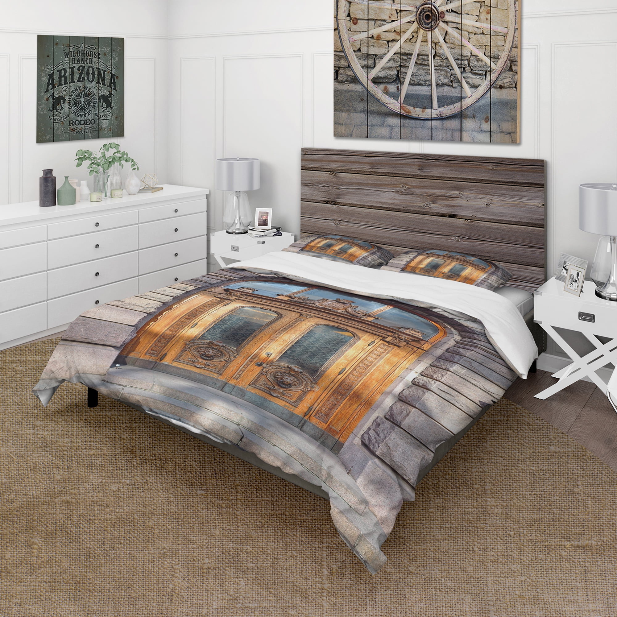 Designart 'Antique Door with Lion Shaped Knockers in Helsinki, Finland' Vintage Duvet Cover Set