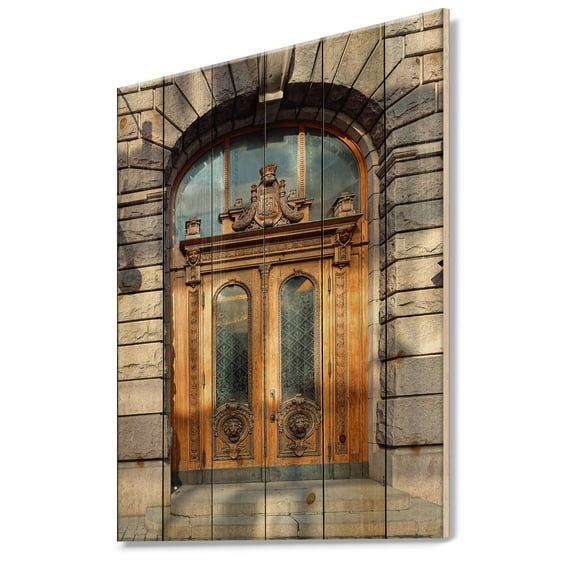 Designart 'Antique Door with Lion Shaped Knockers in Helsinki, Finland' Vintage Print on Natural Pine Wood' Vintage Print on Natural Pine Wood