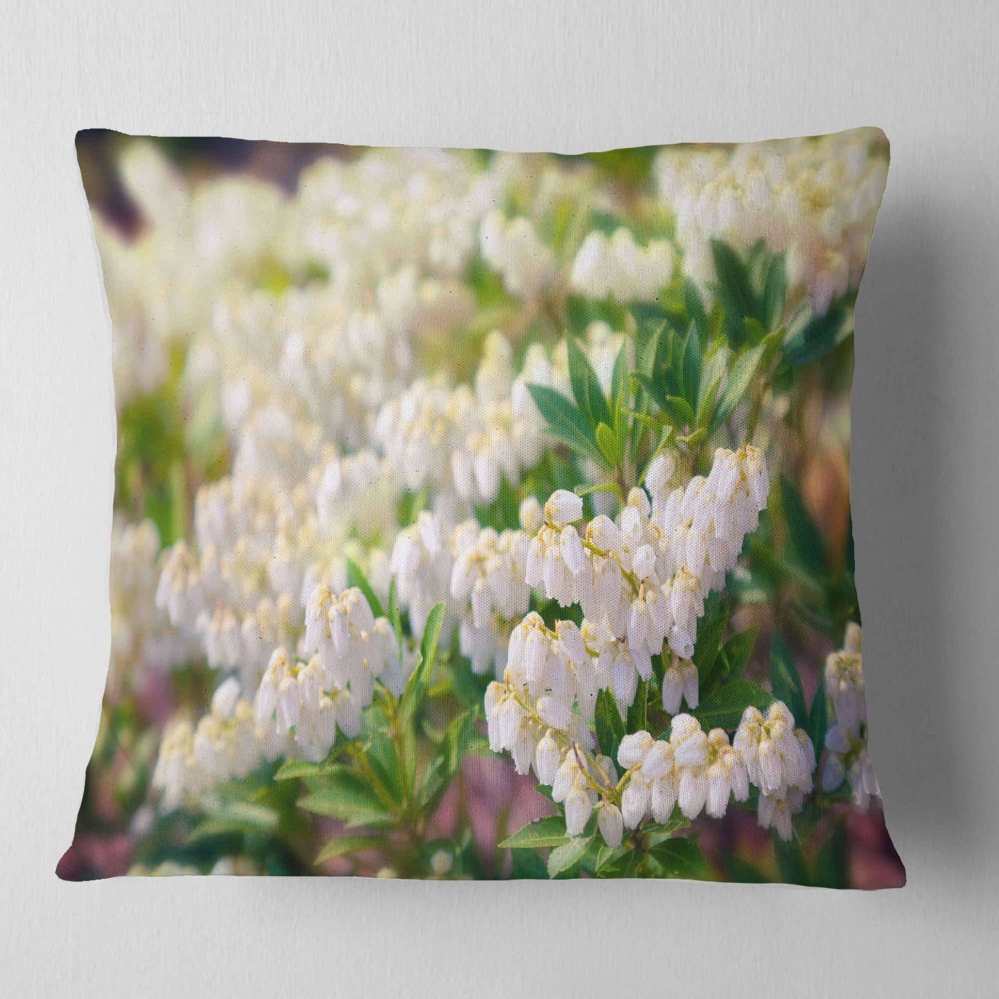 Designart Beautiful Blooming White Flowers - Floral Throw Pillow - 16x16