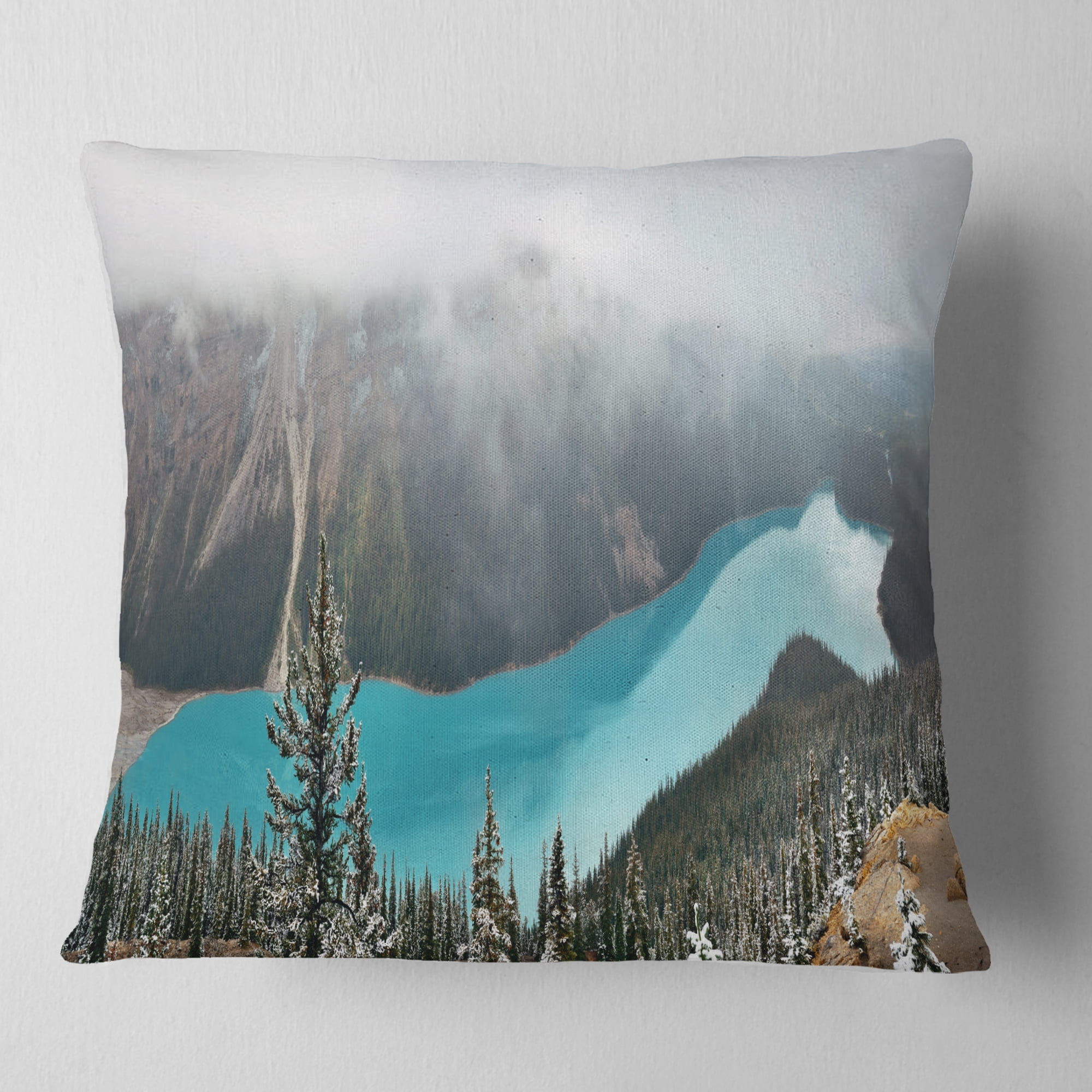Designart Beautiful Petyo Lake Panorama - Landscape Printed Throw Pillow - 16x16