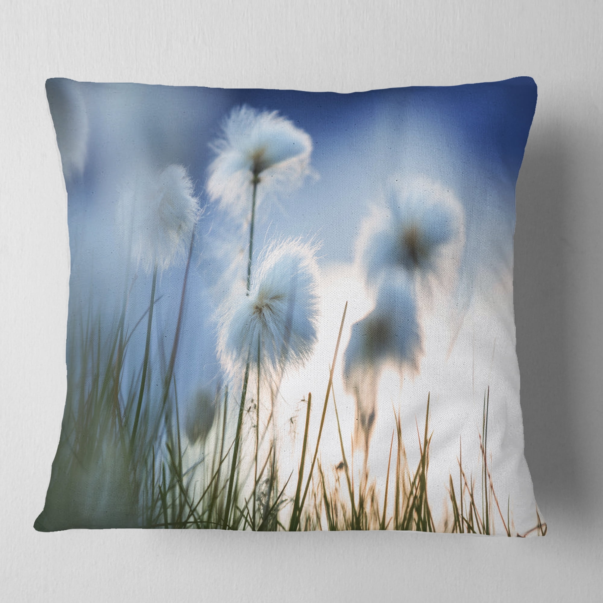 Designart Beautiful Polar White Flowers - Floral Throw Pillow - 18x18