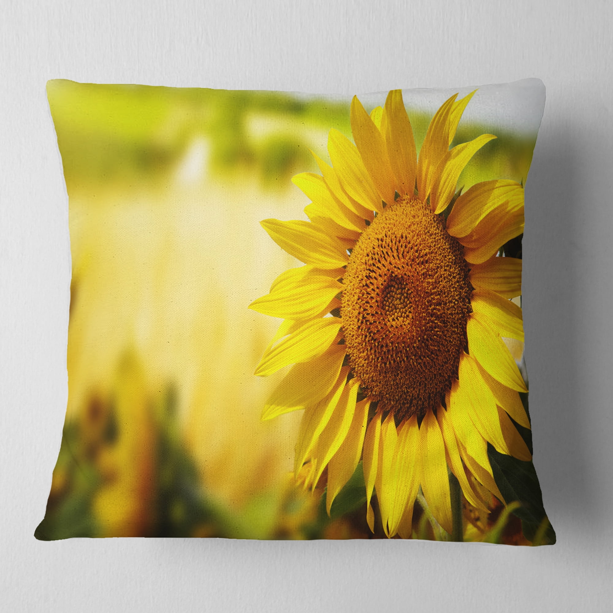 Designart Beautiful Tuscany Sunflower - Floral Throw Pillow - 18x18