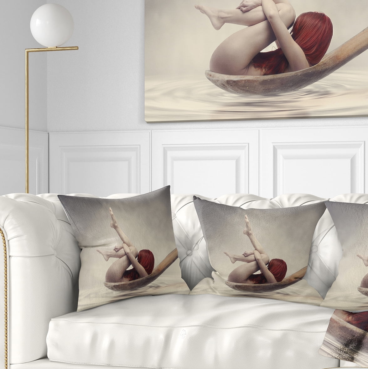 Designart Beauty Bath - Contemporary Throw Pillow - 16x16