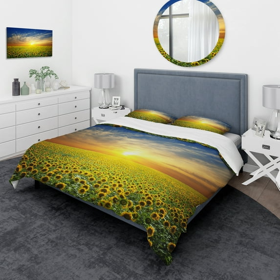 Designart 'Beauty Sunset Over Sunflowers Field' Traditional Duvet Cover Set