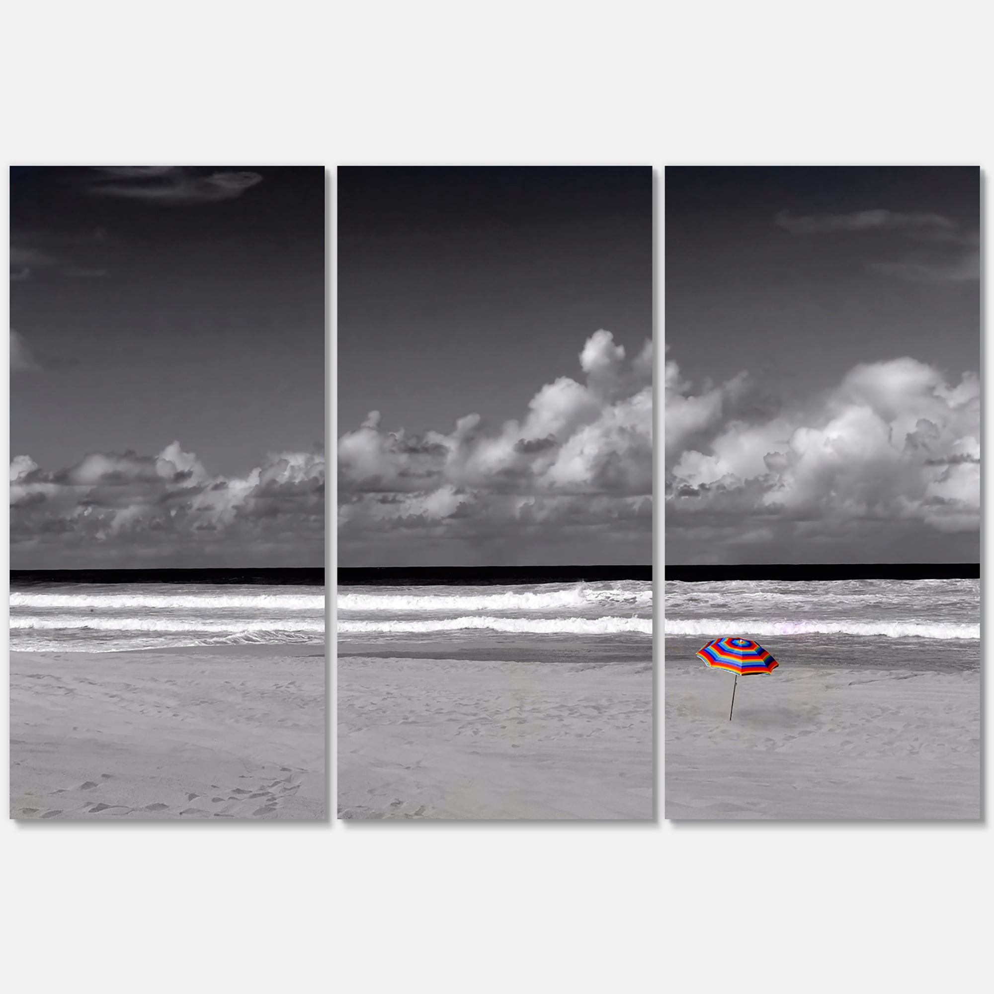 Designart ' Black and White Coastline Under Cloudy Sky ' Lake House Canvas Wall Art Print