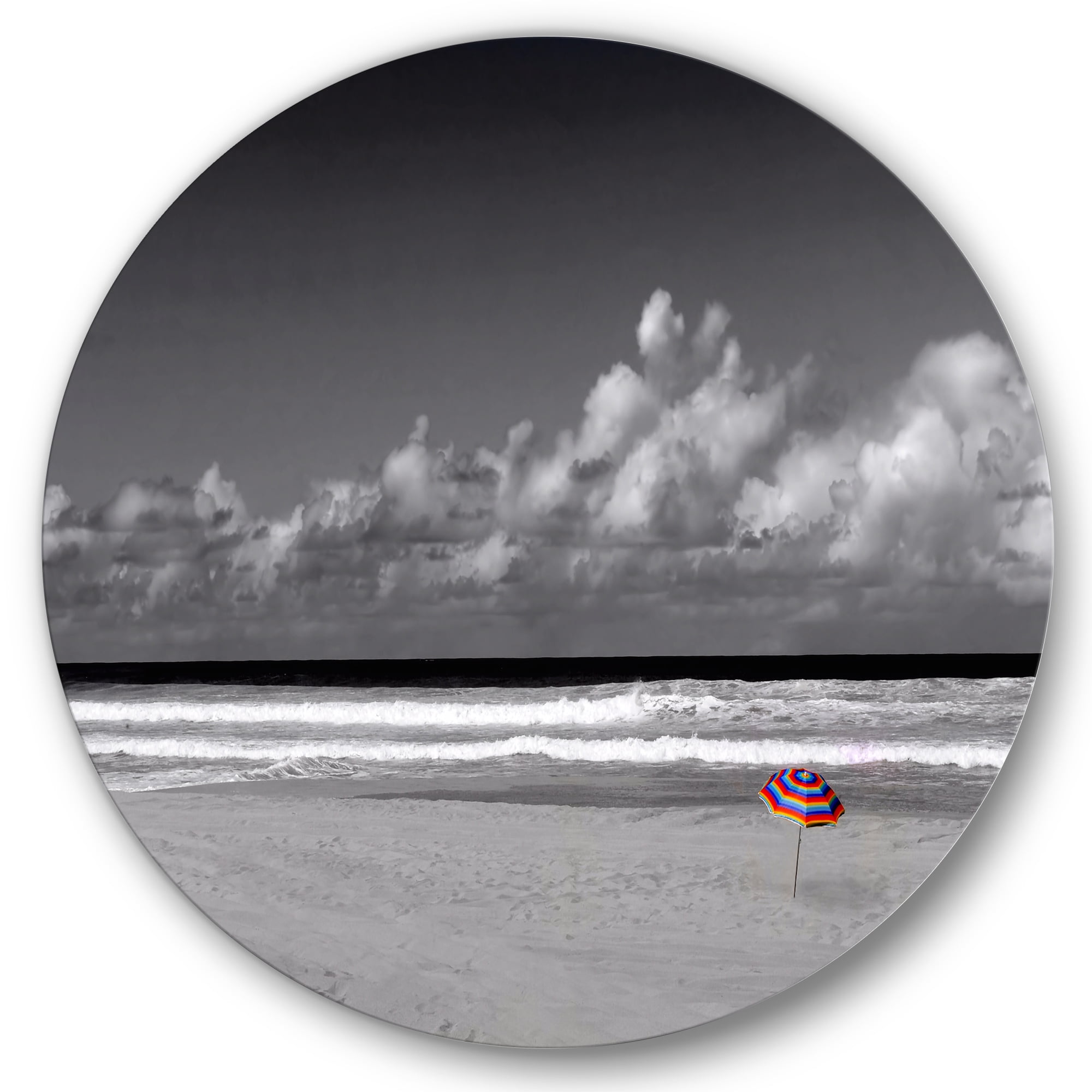 Designart 'Black and White Coastline Under Cloudy Sky' Lake House Circle Metal Wall Art 29x29 - Disc of 29