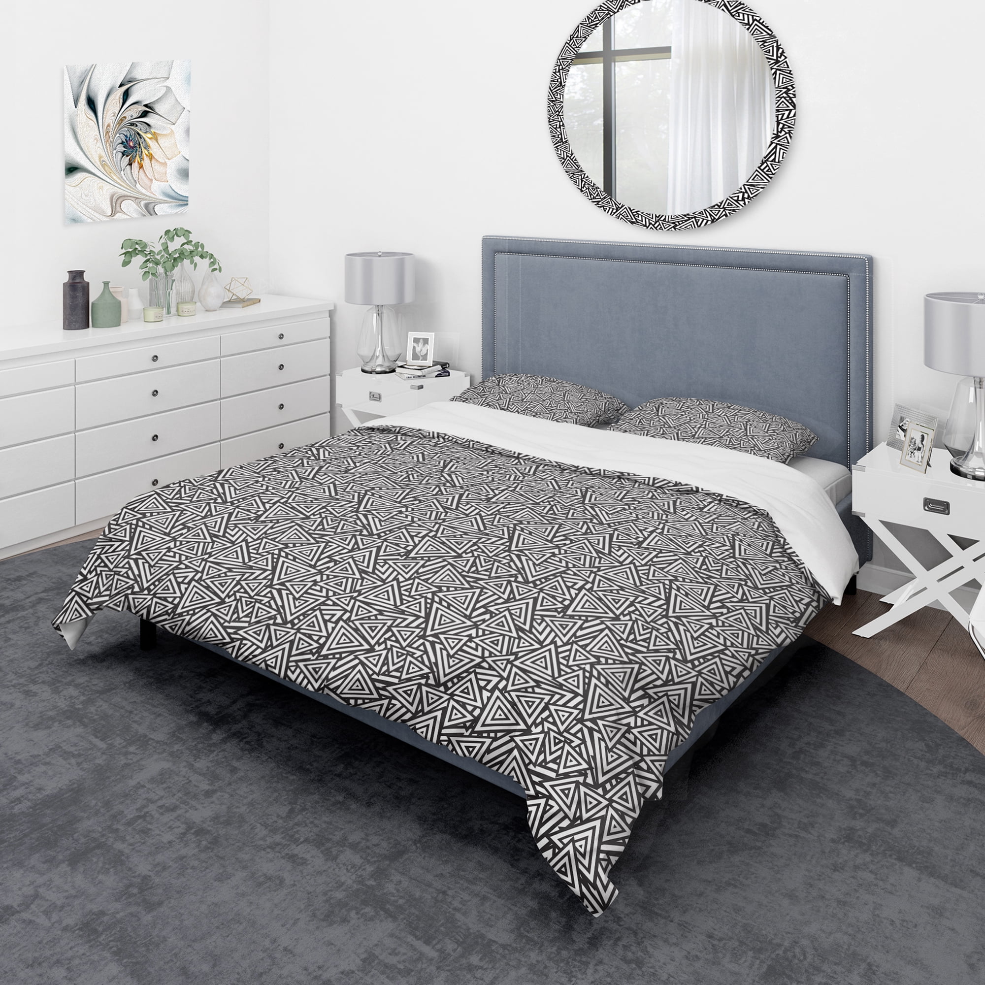 Designart 'Black and White Triangular Rhythm' Modern & Contemporary Duvet Cover Set