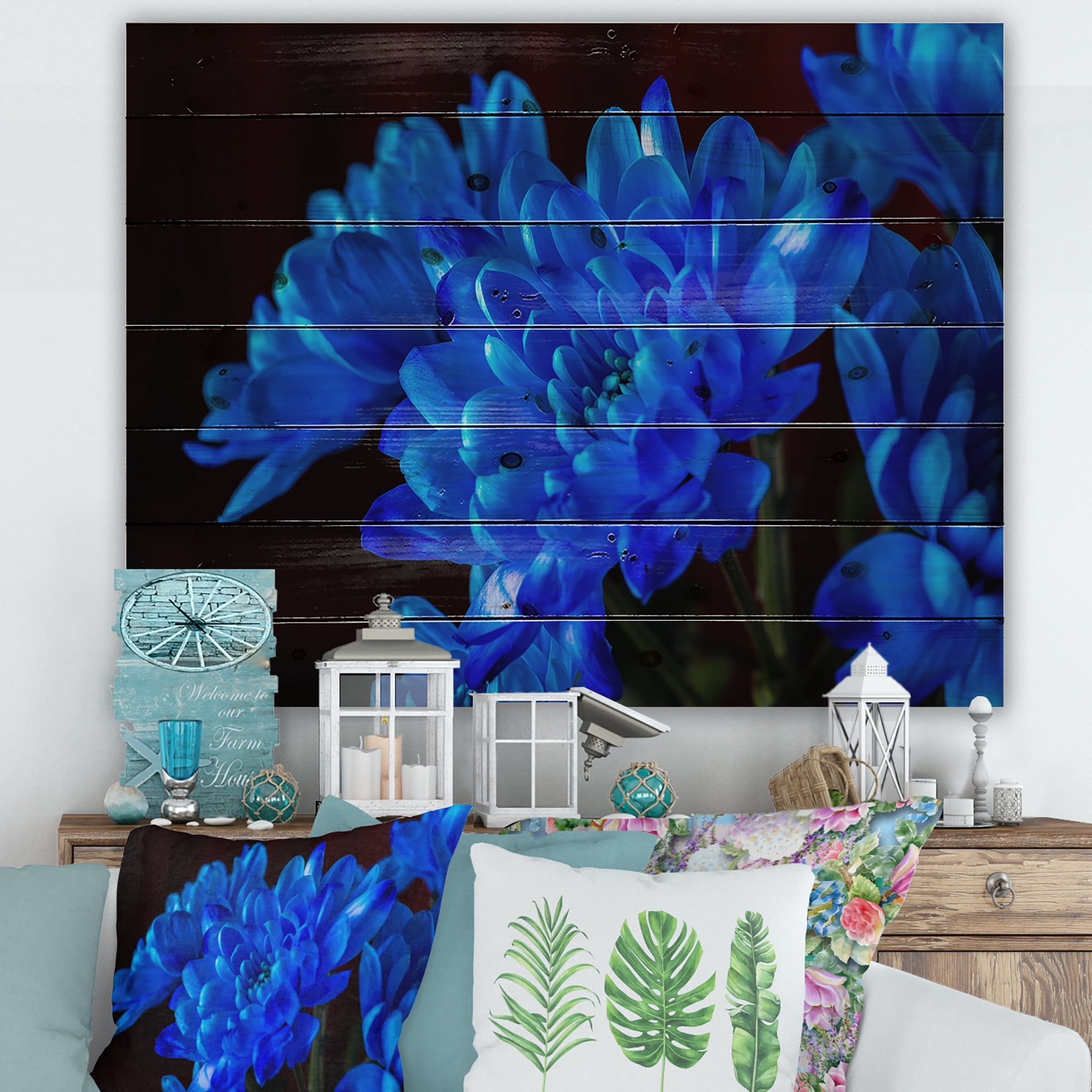Designart 'Blue Chrysanthemum Flowers On Black Backround' Traditional Print on Natural Pine Wood