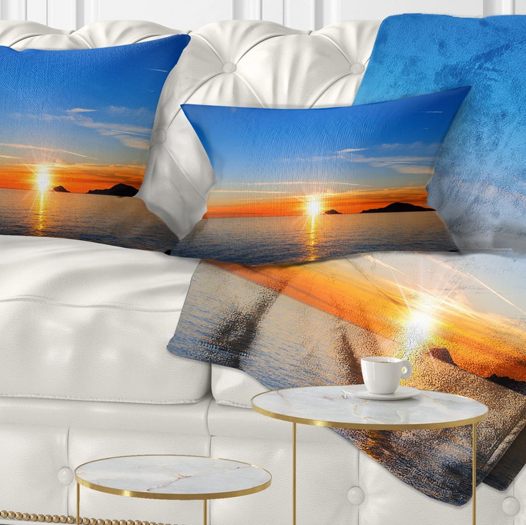 Designart Bright Sunset in Gulf of La Spezia - Seascape Throw Pillow - 12x20