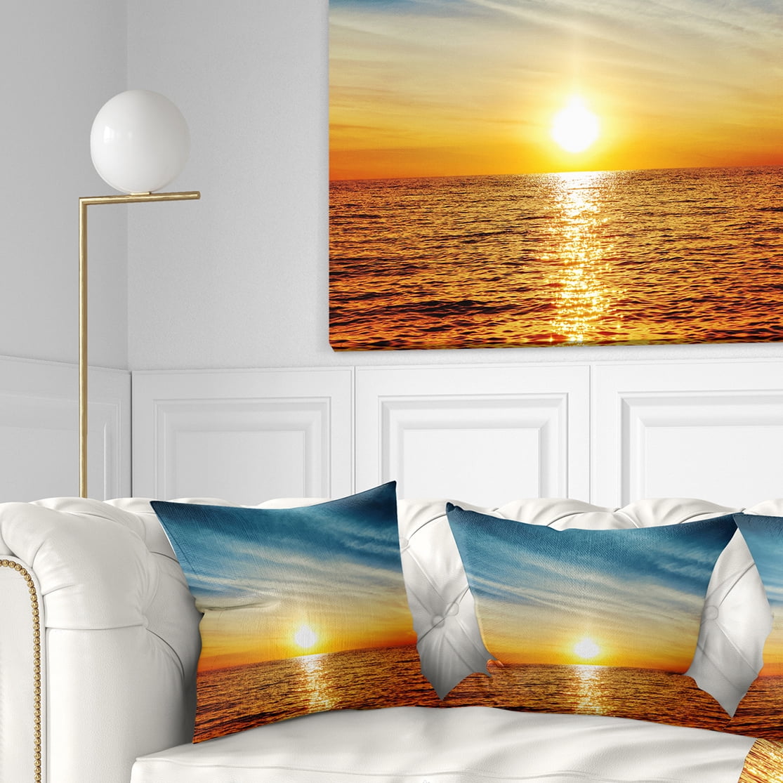 Designart Brilliant Texture of Sea Currents - Oversized Beach Throw Pillow - 18x18