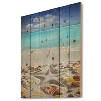 Designart 'Caribbean Sea Starfish' Beach And Shore Print on Natural Pine Wood
