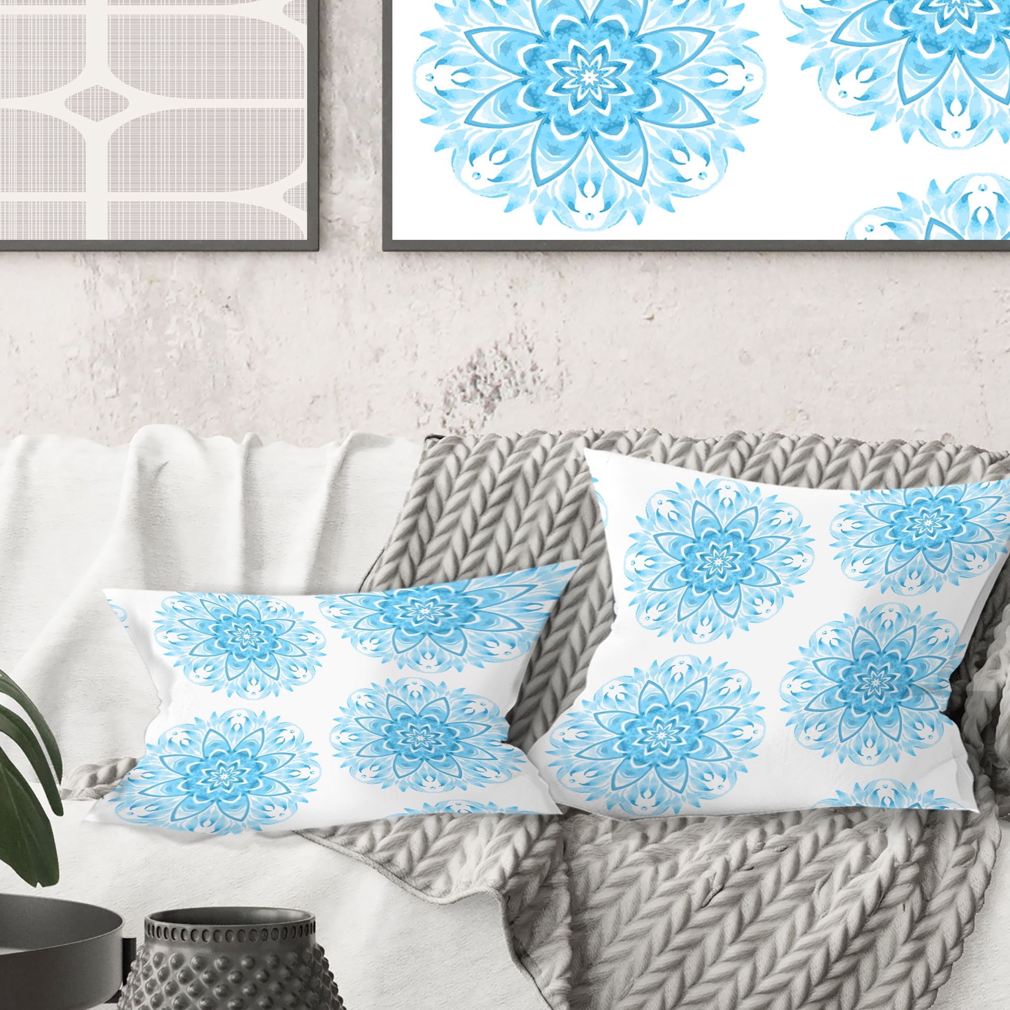 Designart Circular Geometric In Blue' Mid-Century Modern Throw Pillow - 18x18