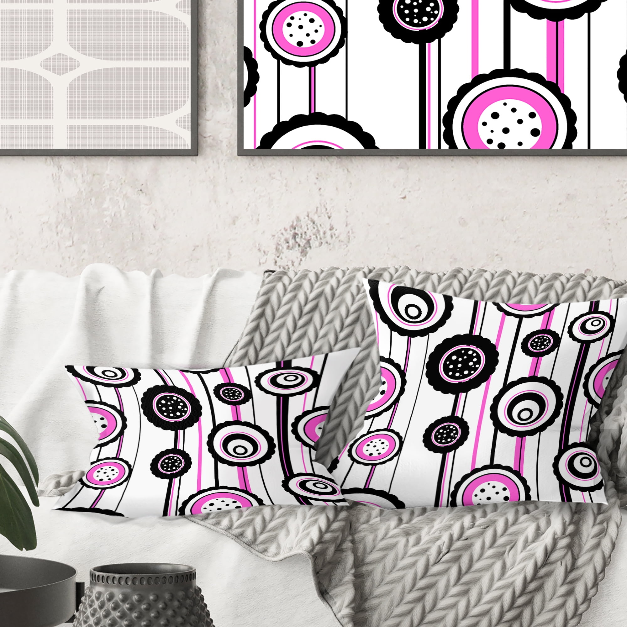 Designart Circular Retro Pattern I' Mid-Century Modern Throw Pillow - 18x18