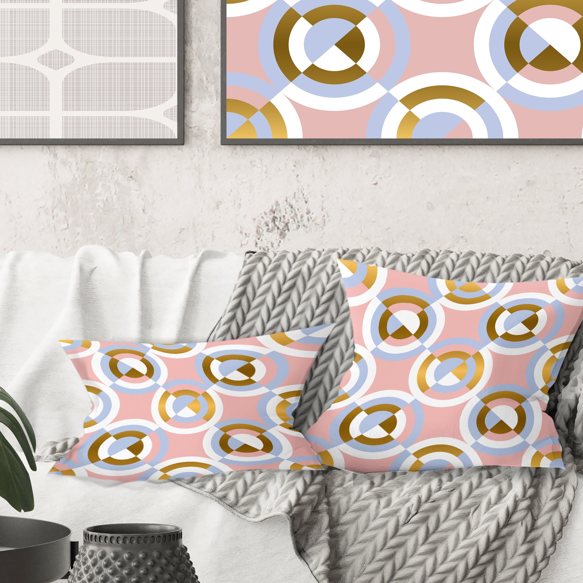 Designart Circular geometric shapes pattern' Mid-Century Modern Throw Pillow - 18x18