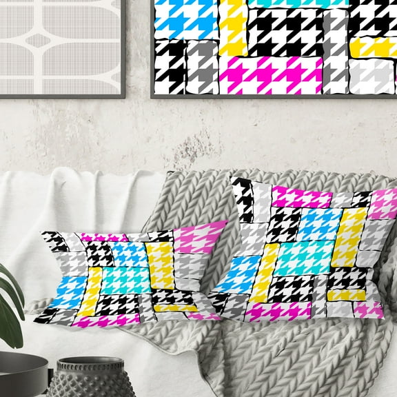 Designart Classic Hounds-tooth Pattern II' Mid-Century Modern Throw Pillow - 18x18