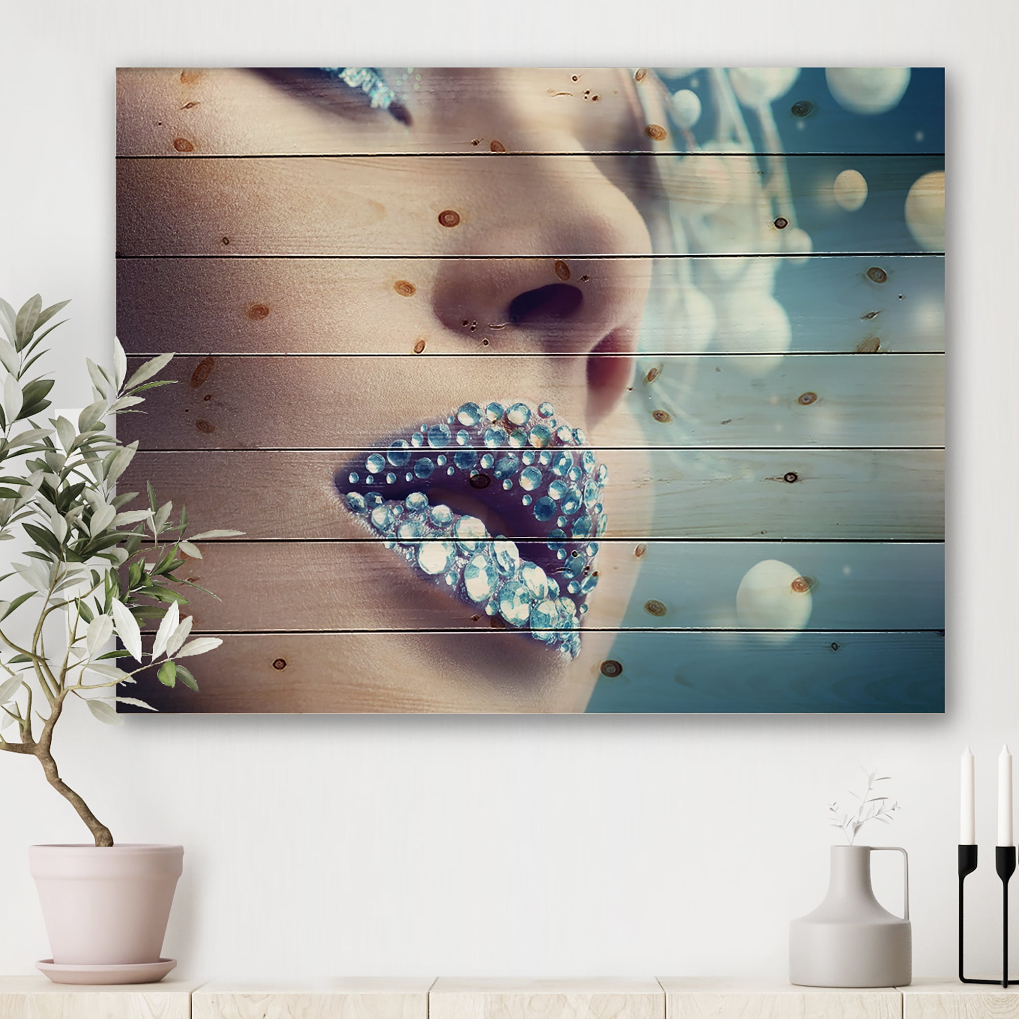Designart 'Close-Up Of Gems On Female Lips' Modern Print on Natural Pine Wood