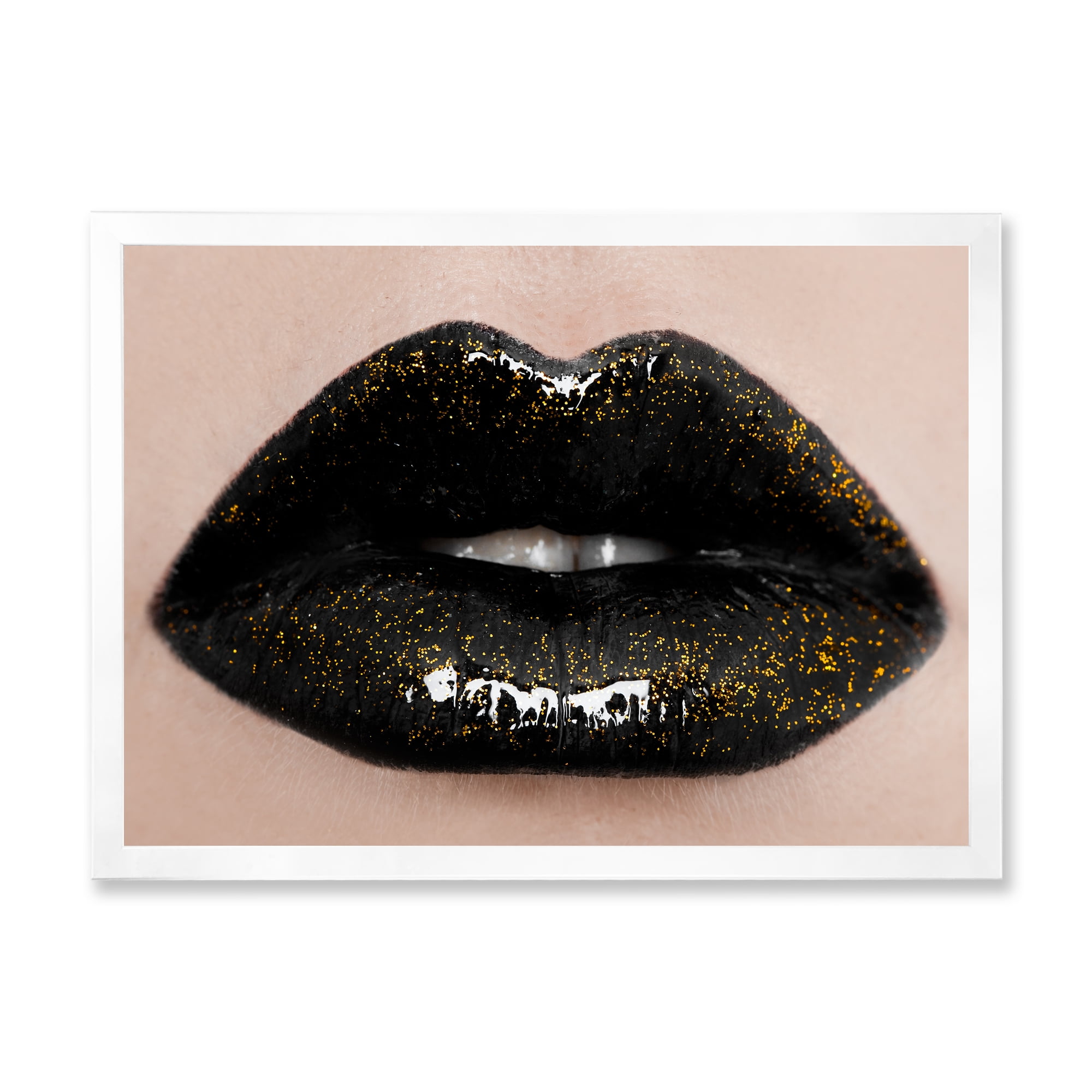 Designart 'Close-Up Of Gorgeous Female Lips I' Modern Framed Art Print