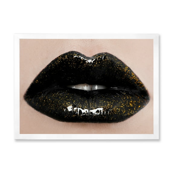 Designart 'Close-Up Of Gorgeous Female Lips I' Modern Framed Art Print