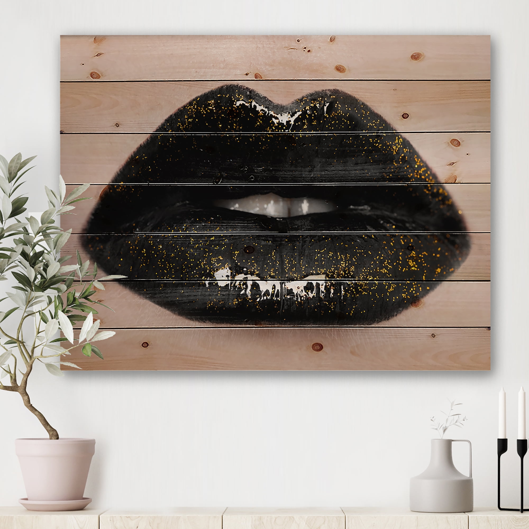 Designart 'Close-Up Of Gorgeous Female Lips I' Modern Print on Natural Pine Wood