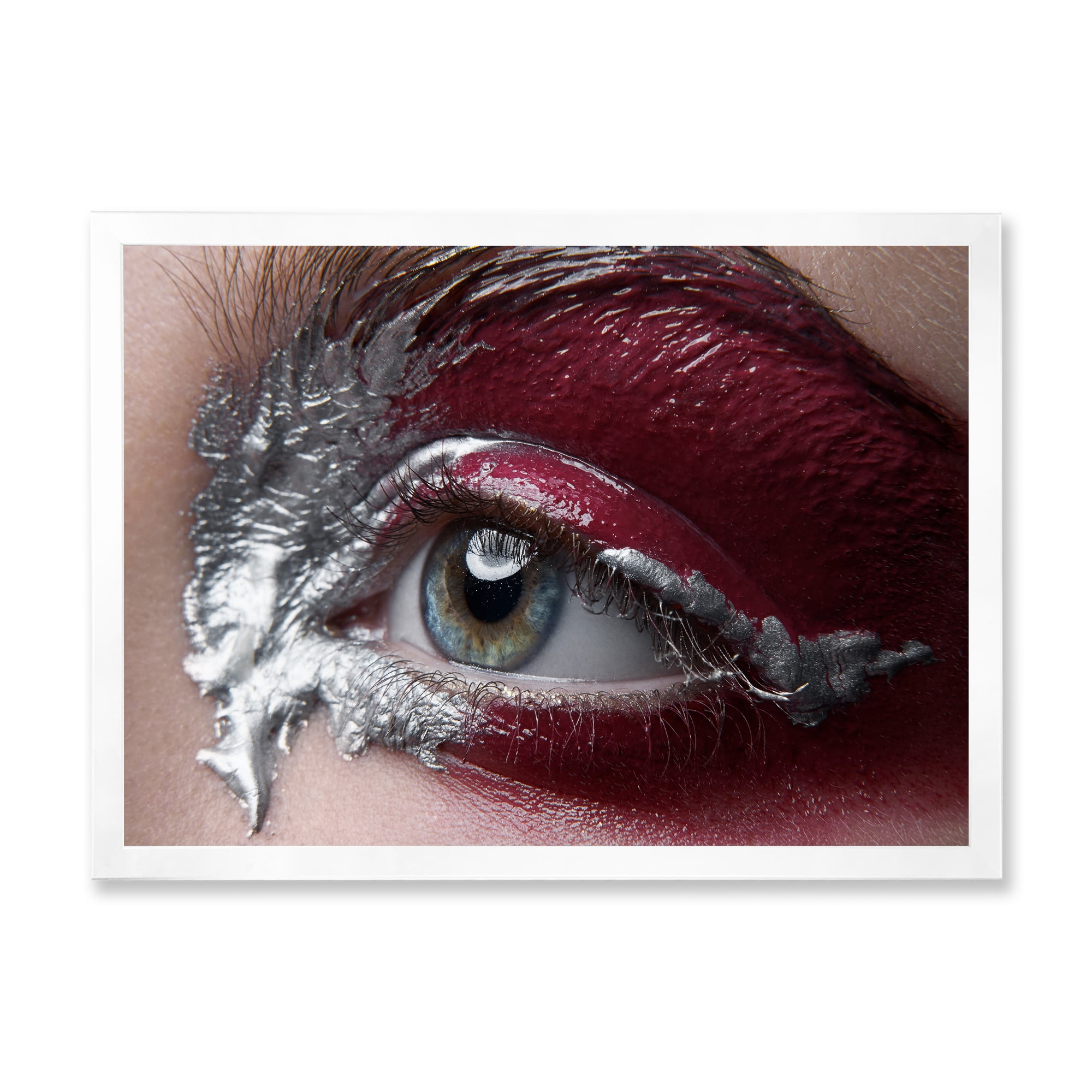 Designart 'Close Up of A Woman Eye With Red Makeup On' Modern Framed Art Print