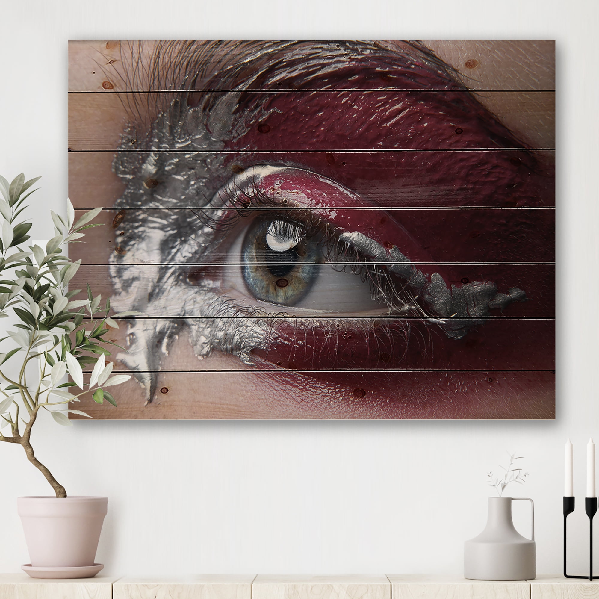 Designart 'Close Up of A Woman Eye With Red Makeup On' Modern Print on Natural Pine Wood
