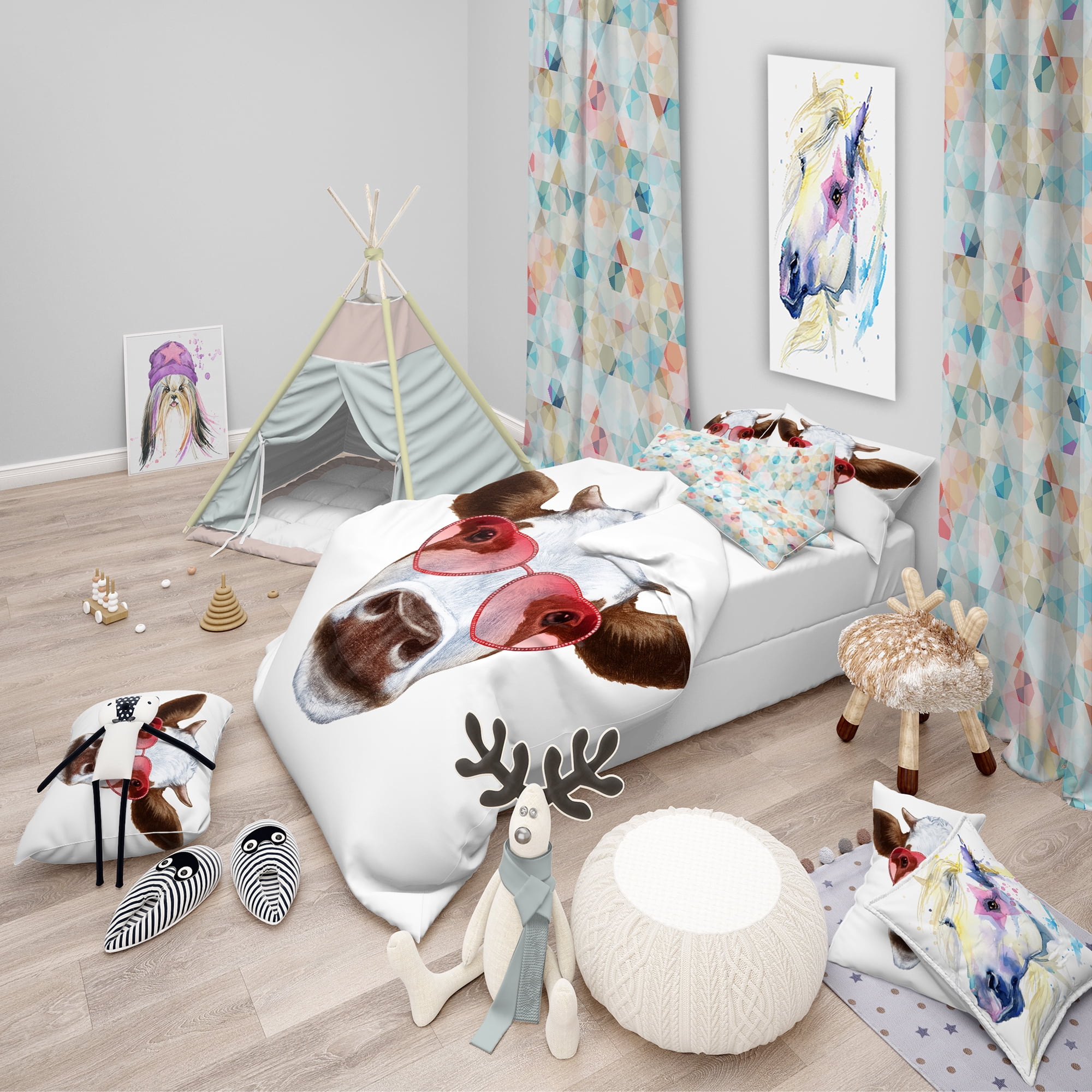 Designart 'Cow with Red Heart Glasses' Modern & Contemporary Duvet Cover Set