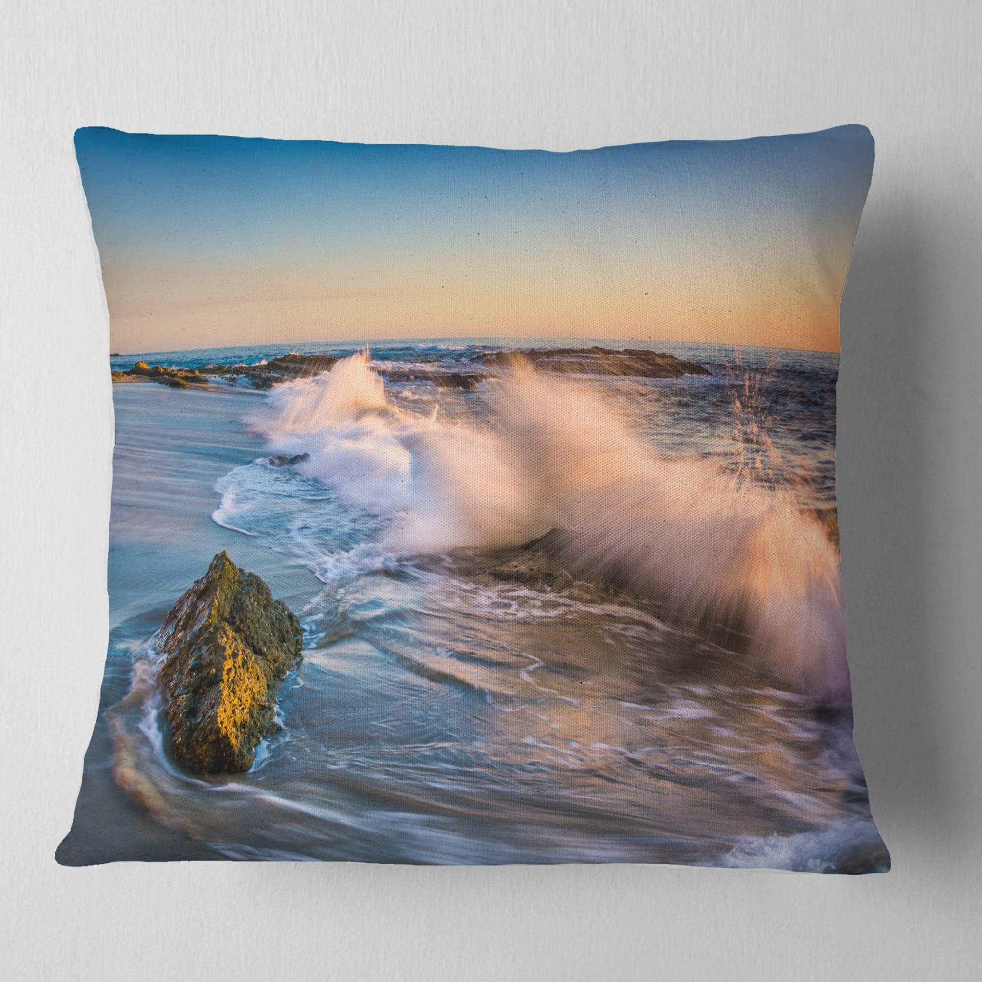 Designart Crashing Waves at Victoria Beach - Seascape Throw Pillow - 16x16
