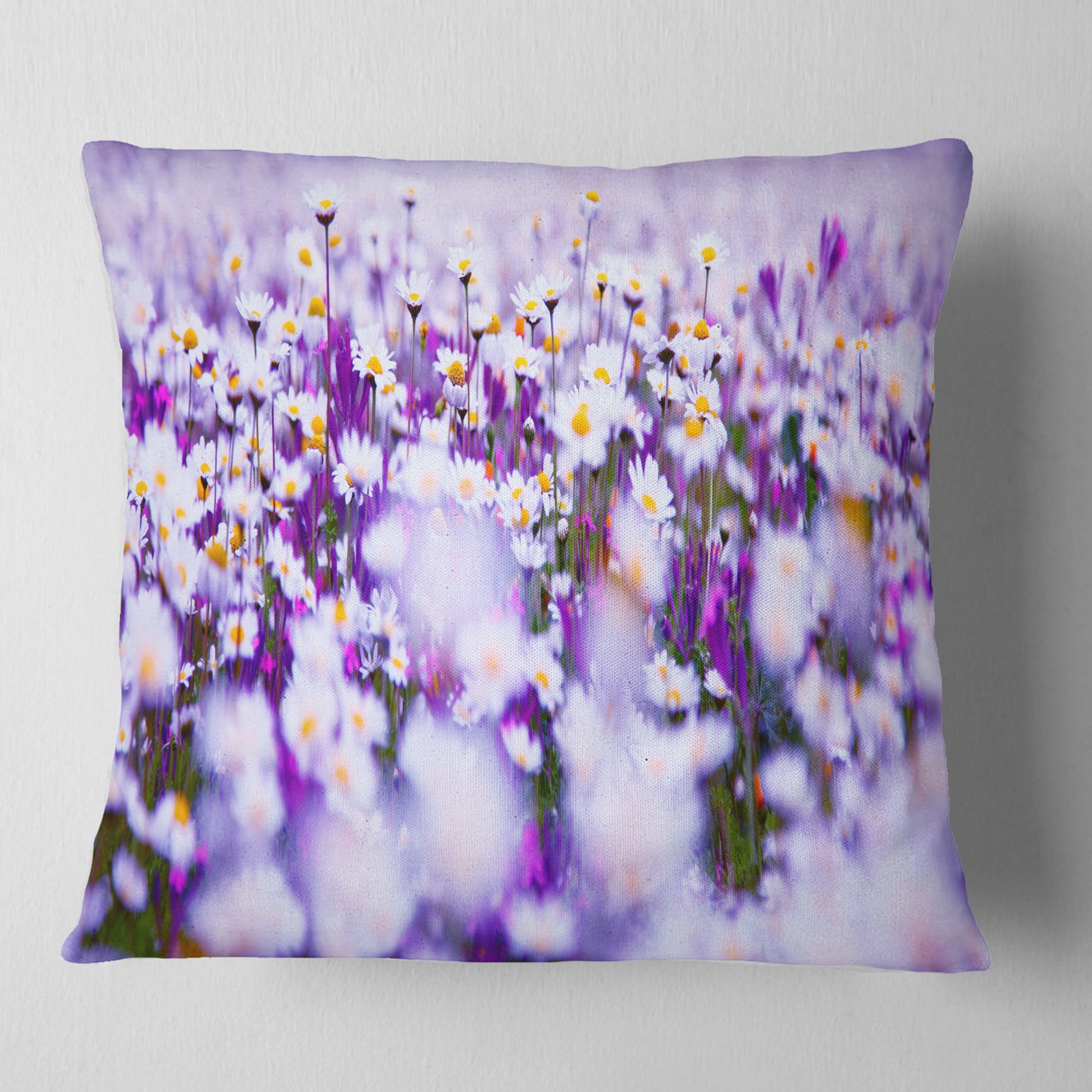 Designart Daisy Field Photography Panorama - Floral Throw Pillow - 18x18