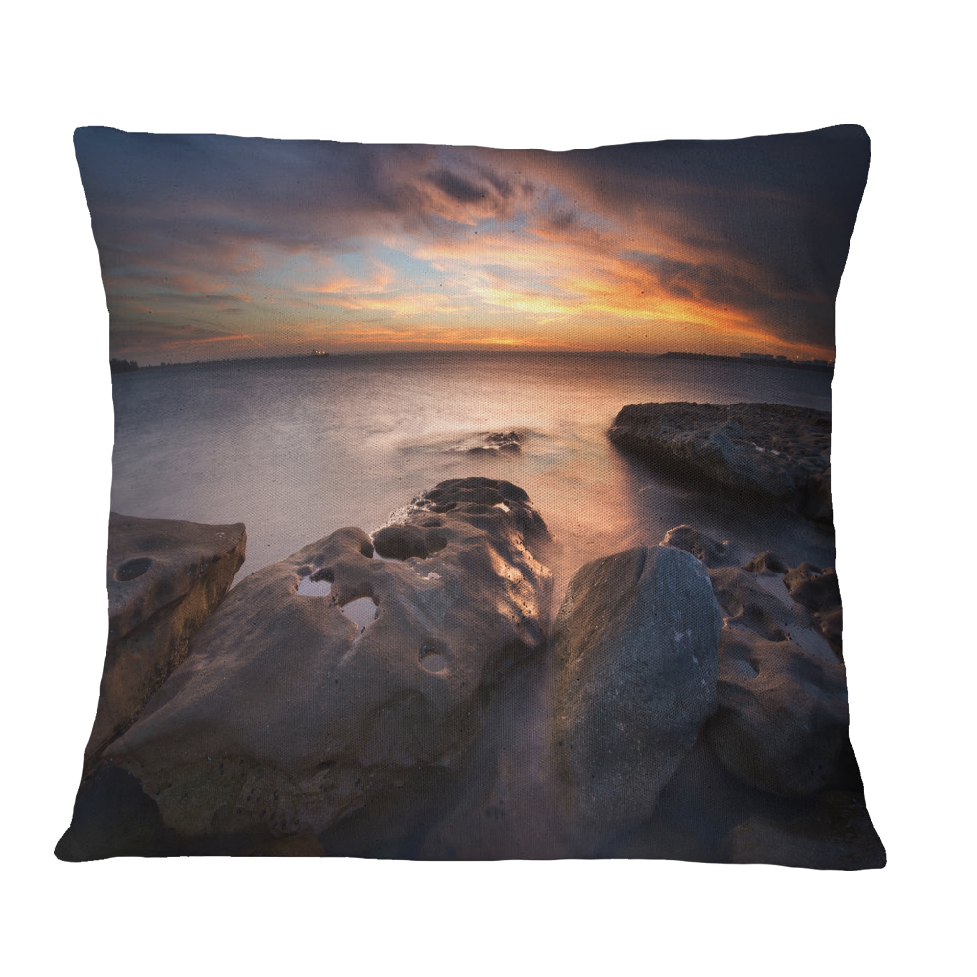 Designart Dark La Perouse Beach in Sydney - Seashore Throw Pillow - 16x16