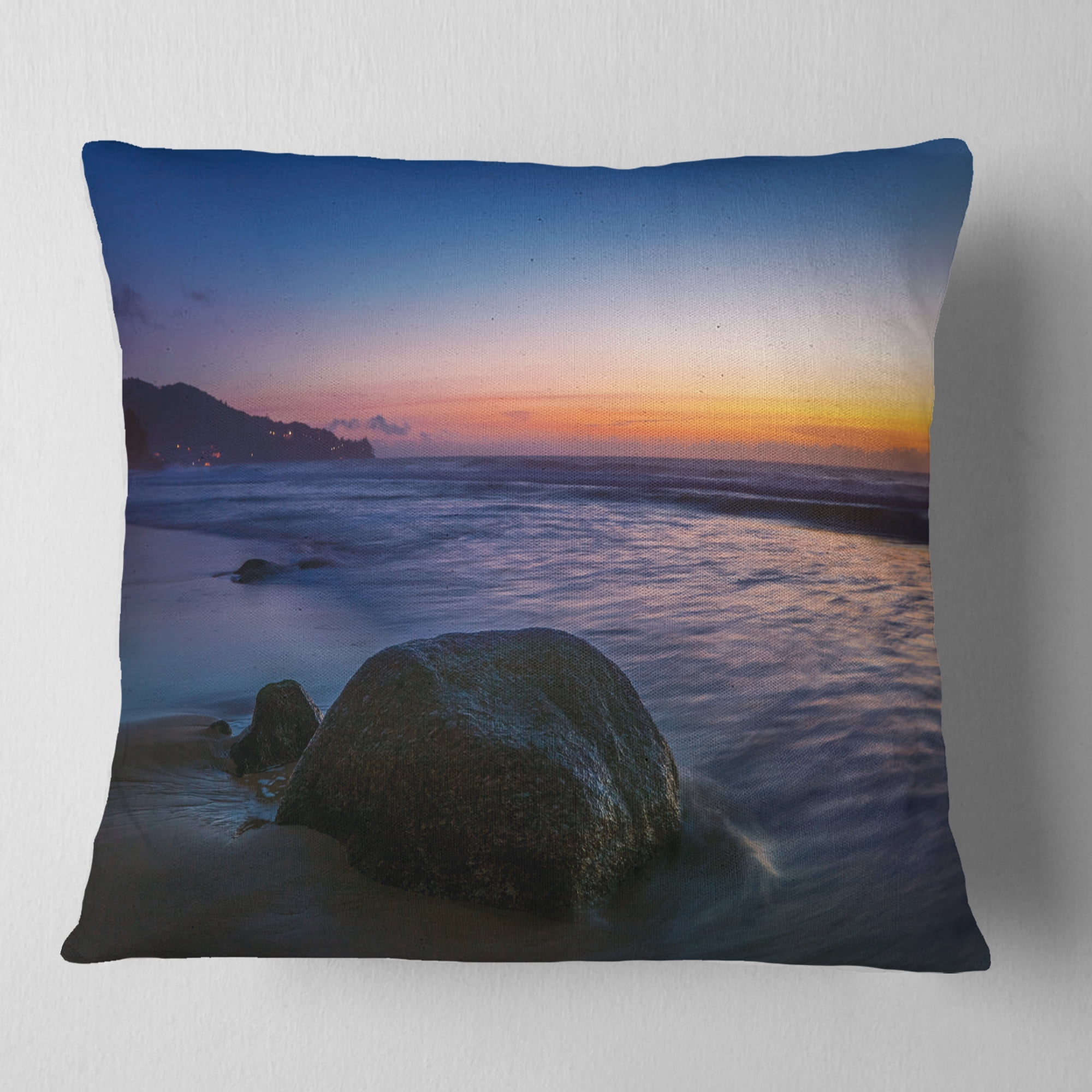Designart Dark Tropical Seashore in Evening - Seascape Throw Pillow - 16x16