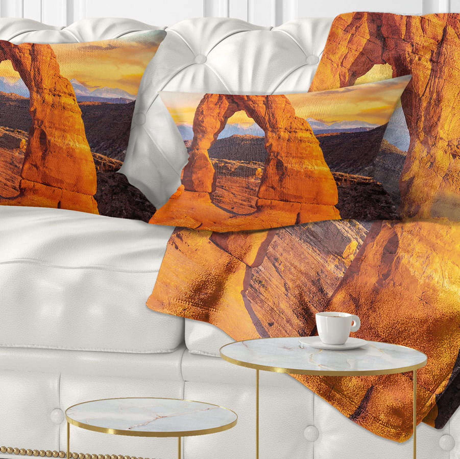 Designart Delicate Arch in Arches Park - Landscape Photo Throw Pillow - 12x20