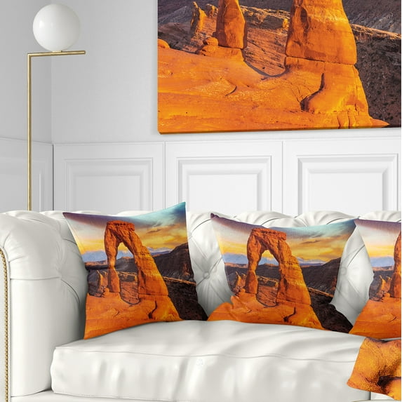 Designart Delicate Arch in Arches Park - Landscape Photo Throw Pillow - 16x16