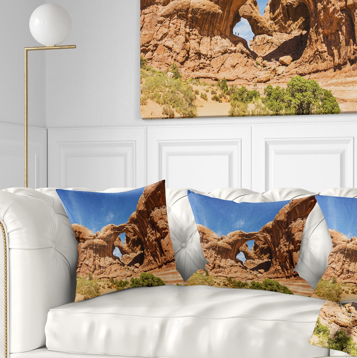 Designart Double Arch in Arches National Park - Landscape Photography Throw Pillow - 18x18