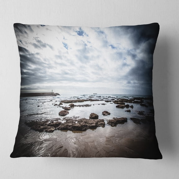 Designart Dramatic Atlantic Coast at Low Tide - Seashore Throw Pillow - 18x18