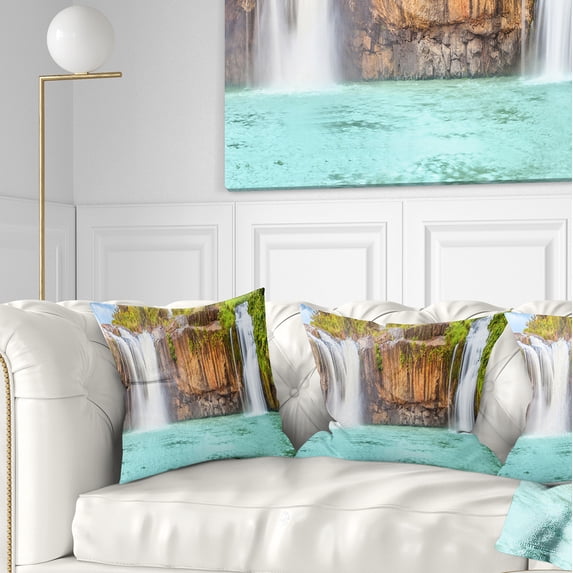 Designart Dry Sap Waterfall - Photography Throw Pillow - 18x18
