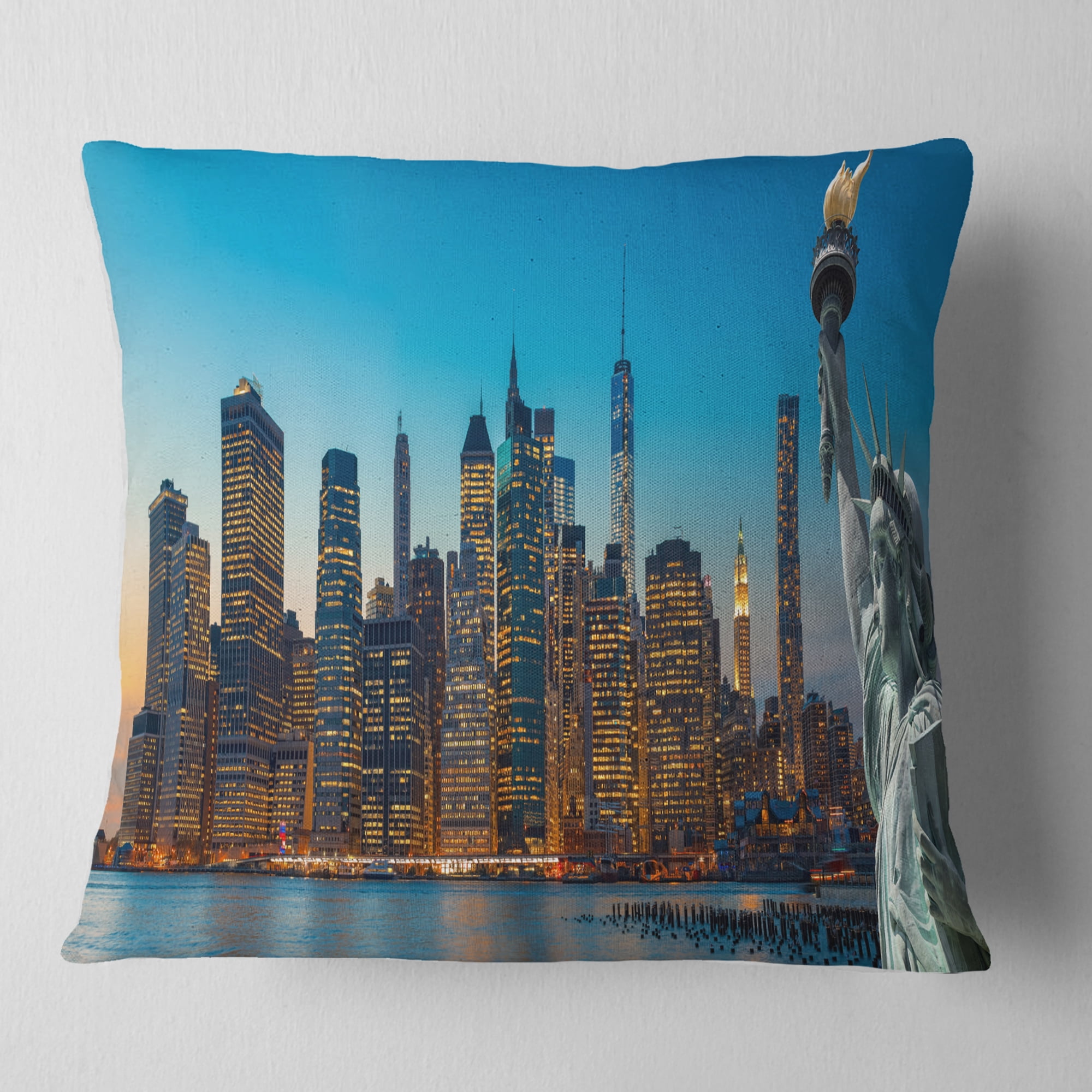 Designart Evening New York City Skyline Panorama - Throw Pillow - 18x18