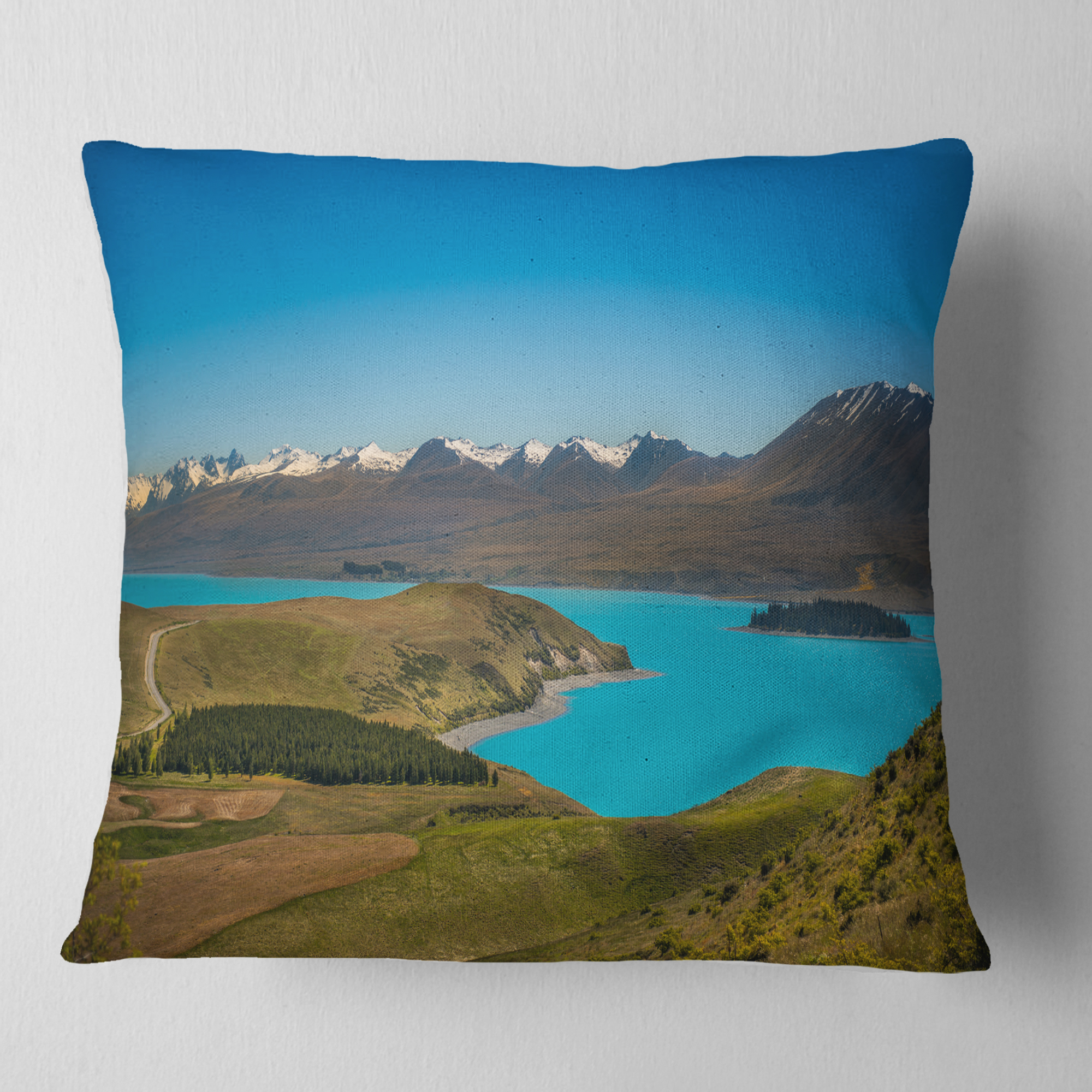Designart Fantastic Calm Landscape of New Zealand - Landscape Printed Throw Pillow - 18x18
